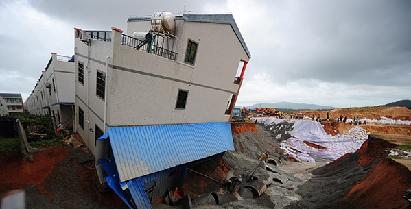 混凝土、民房傾斜