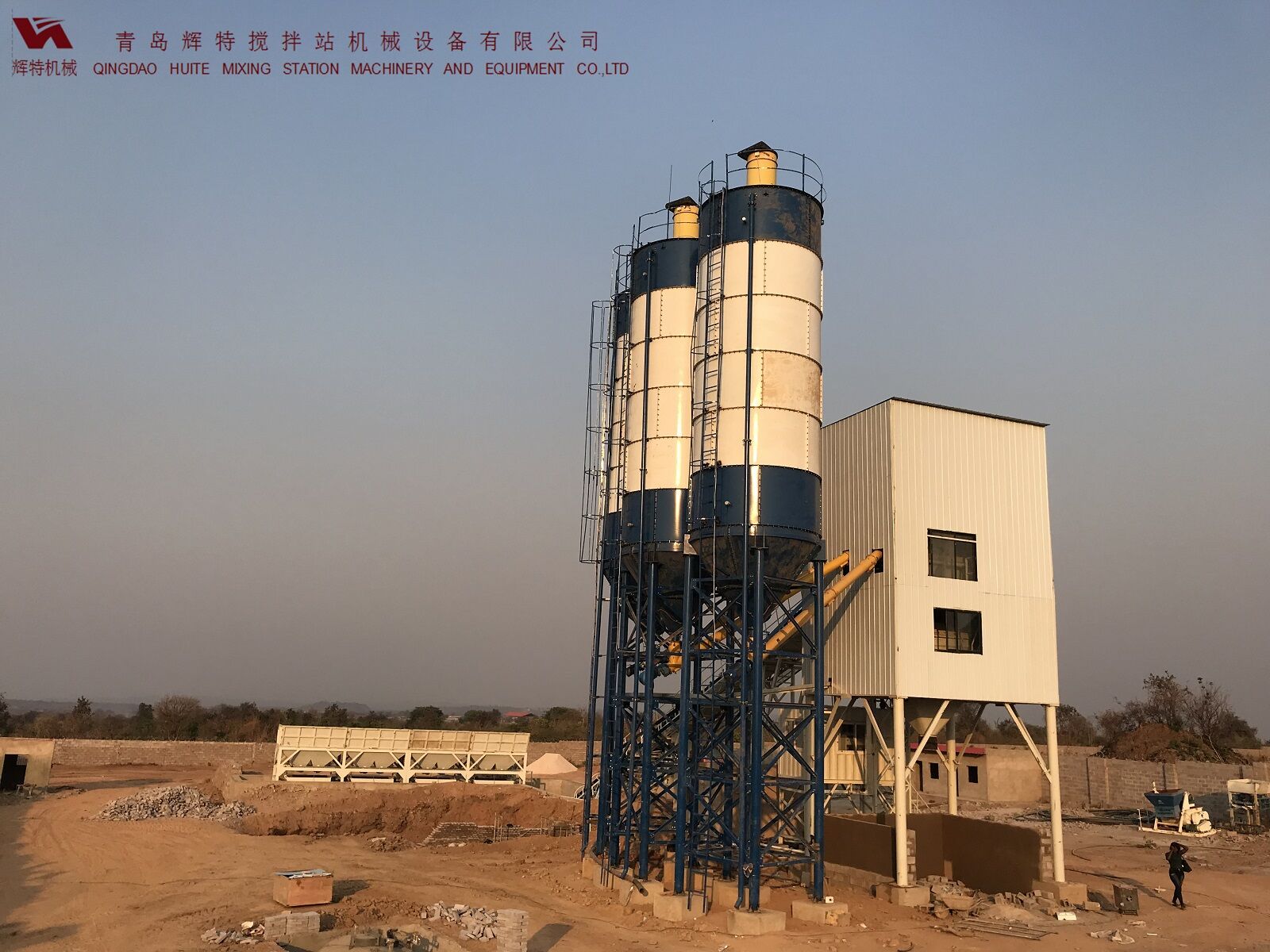 輝特混凝土攪拌站HZS120采用國內(nèi)外知名品牌，大大降低了設(shè)備故障率