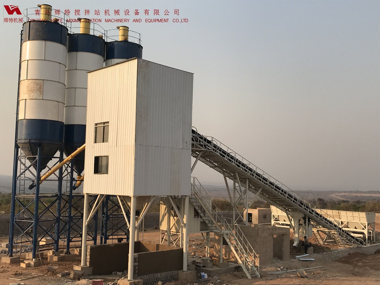 輝特混凝土攪拌站HZS120采用國內(nèi)外知名品牌，大大降低了設(shè)備故障率