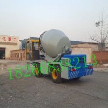 湖北赤壁帶自上料攪拌車廠家說明，1.6立方2方流動式自裝料自拌水泥罐車價格