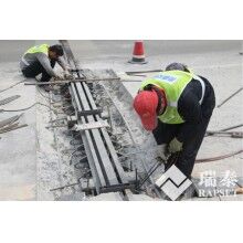 橋頭跳車現(xiàn)象是橋梁伸縮縫的什么問題導(dǎo)致的呢？