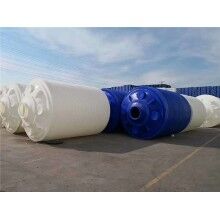 PE水箱 純水水箱 污水水箱 重慶水箱生產(chǎn)廠家 塑料水箱產(chǎn)品常用名稱：塑料水箱、PE水箱、PE桶、蓄水箱、儲(chǔ)水箱、PE儲(chǔ)罐、塑料儲(chǔ)罐、清洗水箱、塑料水箱儲(chǔ)罐、聚乙烯水箱、反滲透塑料水箱、超濾水箱、原水