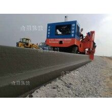 路面作業(yè)技術(shù)升級之路緣石滑模機