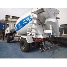 5m3混凝土罐車最新價(jià)格，億立攪拌罐車廠家直銷